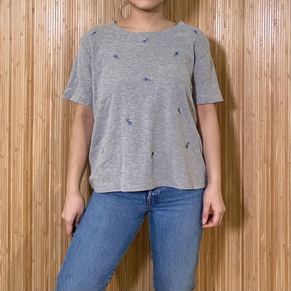 Classic Elements Gray T-Shirt Floral Embroired Pattern Plus Size 16 / 18W